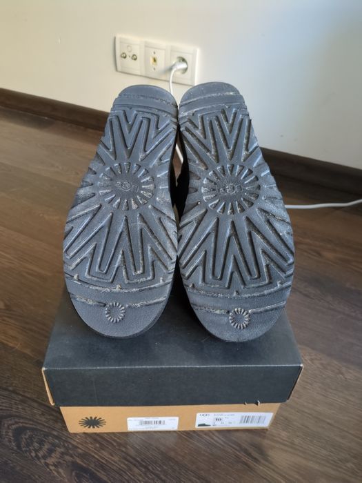 Czarne UGG Classic Ultra Mini 43