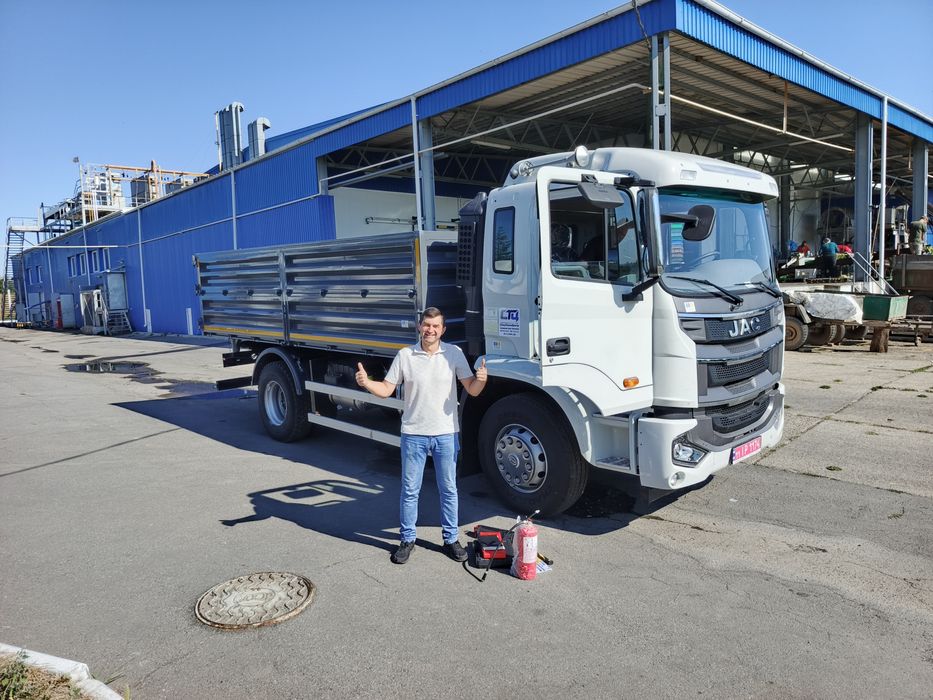 Самоскид, самосвал, зерновоз,сільхознік.