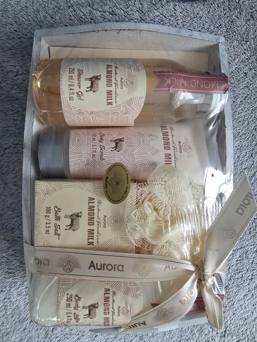 Zestaw kosmetyków AURORA migdał