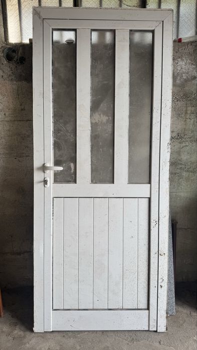 Porta usada em bom estado
