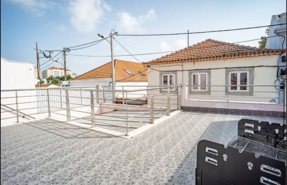 Quarto c/ WC priva. Monte da Caparica - Perto de Faculdades FCT e Egas