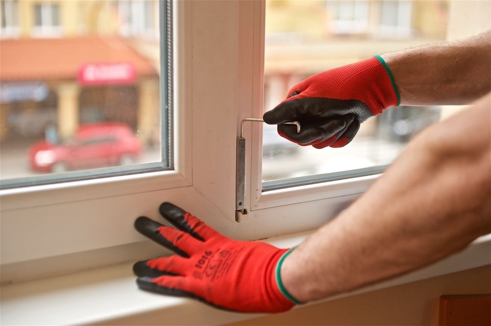 Ремонт вікон. Регулювання вікна. Регулировка окон (окна) и дверей.