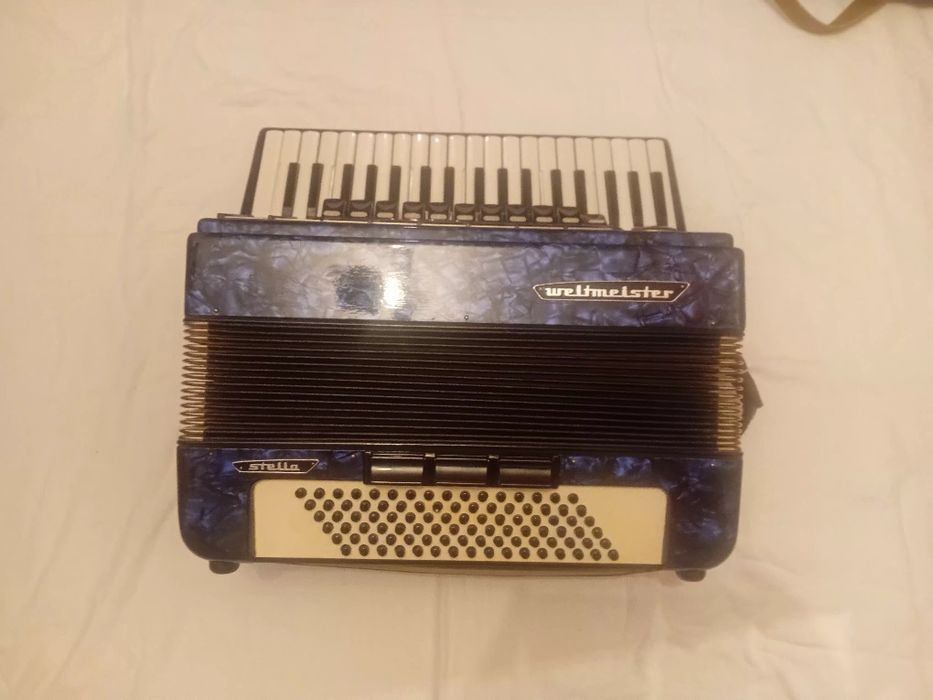 Акордеон Weltmeister Stella 4/4