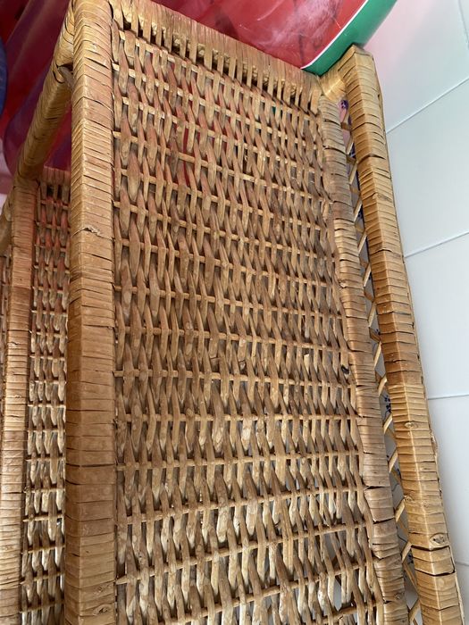 Estante em vime da ilha da madeira