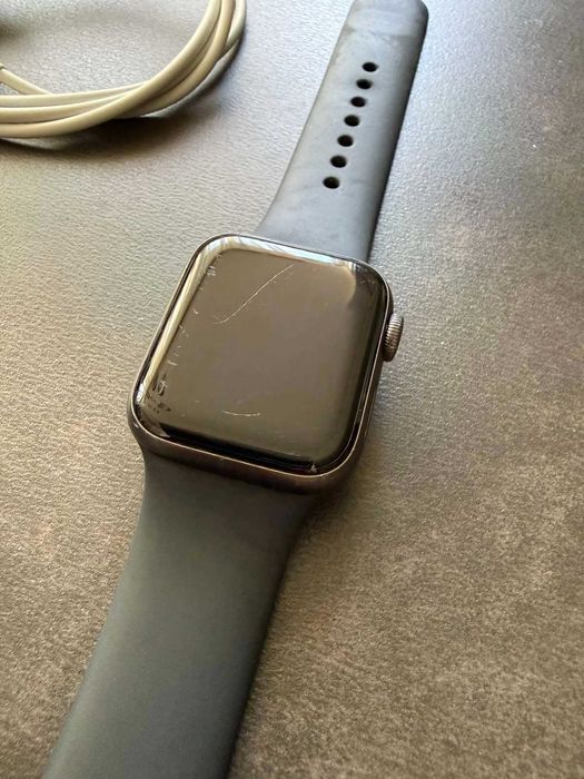 Apple Watch Series 5 40mm Black Space Gray Алюміній чорні батарея 80% смарт годинник