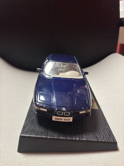 BMW 850i (1990) w skali 1:18