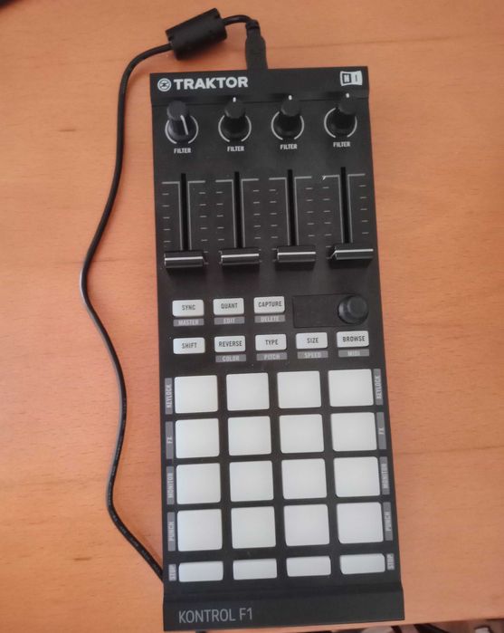 DJ Traktor F1 kontrol remix deck native instruments