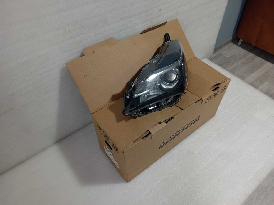 Toyota yaris  фара передня ліва 81170 - 0da30 оригінал