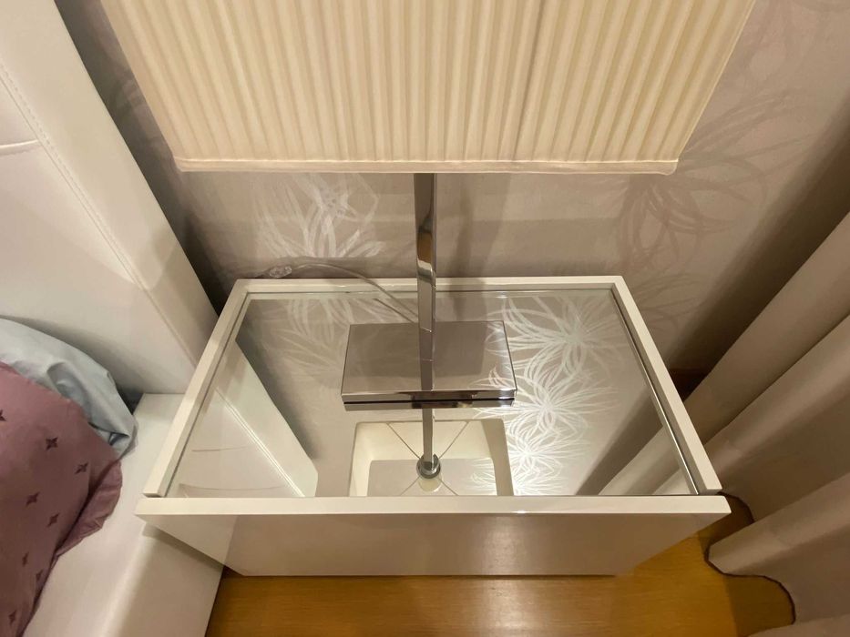 Quarto de Casal completo (cama, mesas cabeceira, consola)