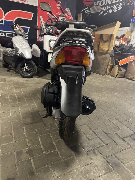 Японский скутер Suzuki ZZ