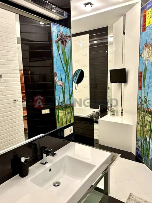 Простора елітна квартира 154 м² у парковій зоні Погулянки