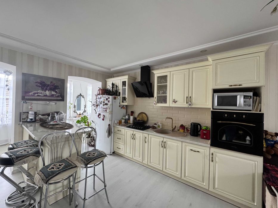Простора квартира 110 м² біля Дерибасівської! Центр міста, діючий камін, газ, 4 окремі кімнати. Район «Книжки» та Соборної площі - Pogled 5