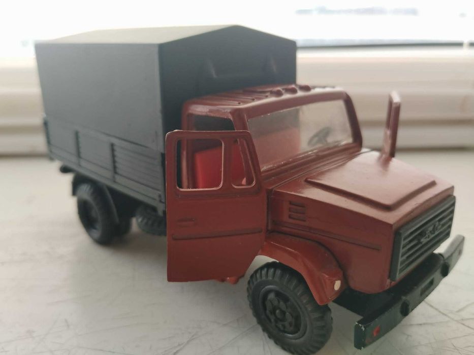 ЗИЛы 130В, ММЗ-555 самосвал и 14331   сделано в СССР м 1/43