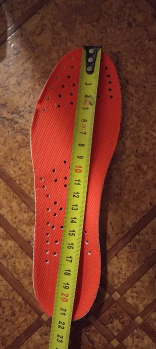 Бутси футбольні.