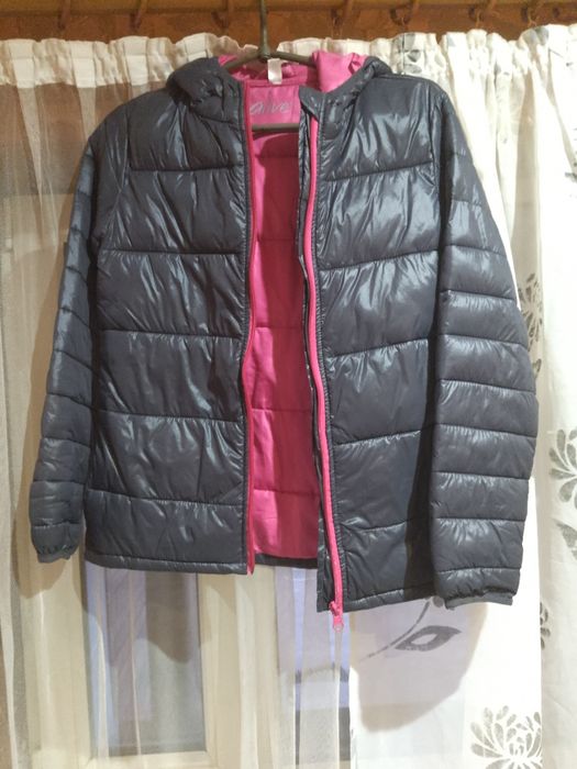 Куртка на дівчинку