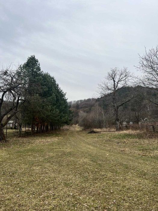 Продам земельну ділянку неподалік Крехівського Монастиря.