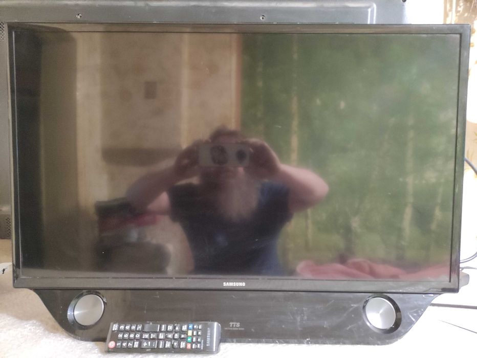 Продам полностью рабочий телевизор Samsung UE-32F4800