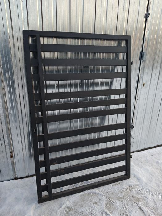 Furtka palisadowa z pochwytem