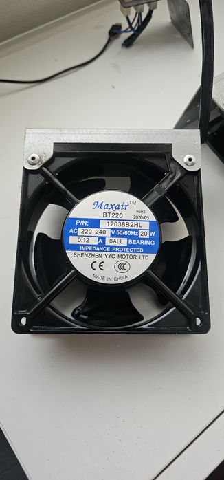 Przemysłowy wentylator osiowy Maxair BT220  zasilanie 220-240v