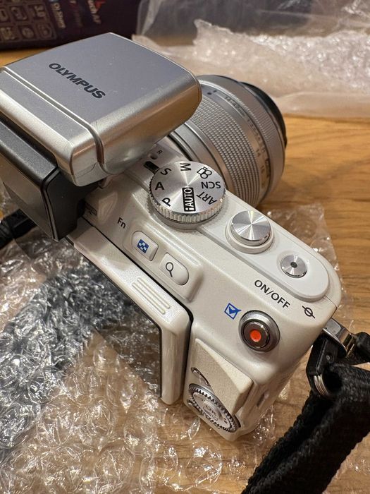 Olympus Pen Lite E-PL6 + dwa obiektywy / biały / jak nowy