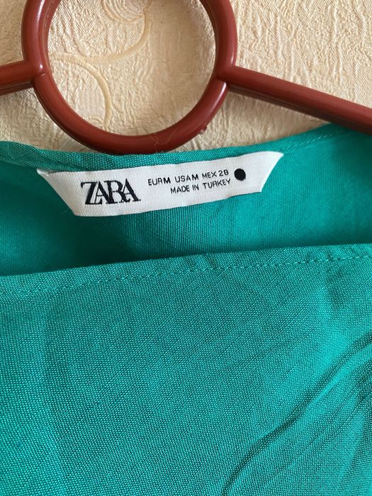 Сукня з боковим розрізом Zara