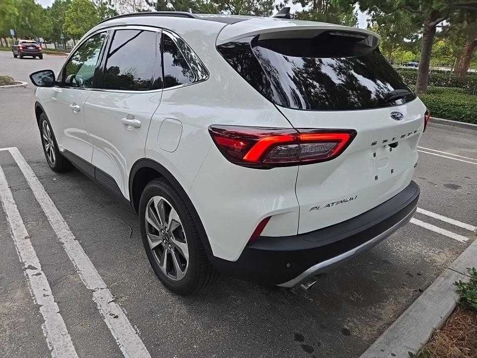 Ford Escape Hybrid Platinum 2025 — почти новый гибрид