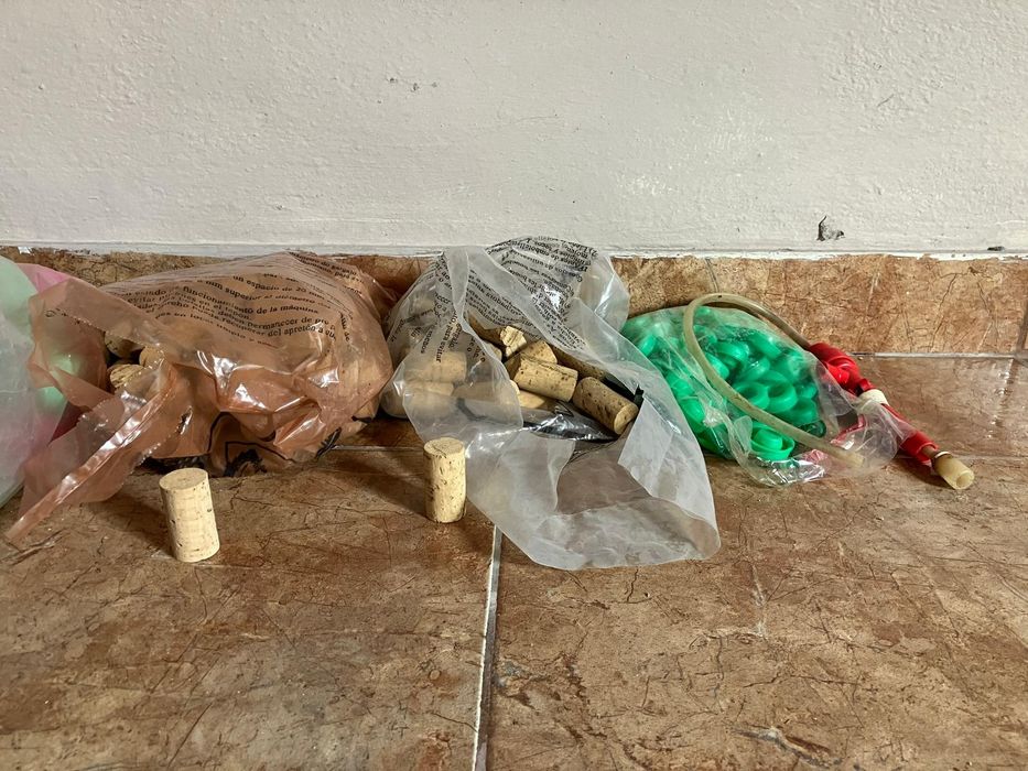 Rolhas de cortiça e plástico - diversas