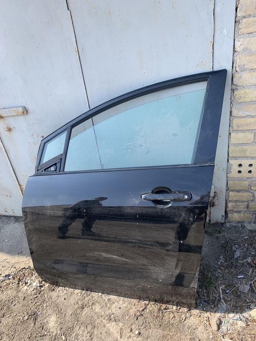 дверь мазда 5