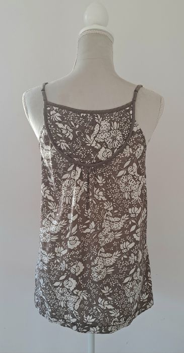 Top estampado castanho e beje, com alcas reguláveis, tam M