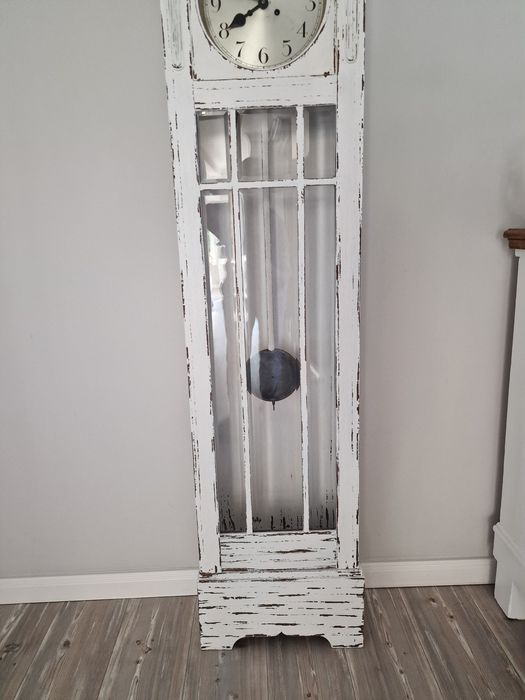 Stary zegar mechaniczny stojacy