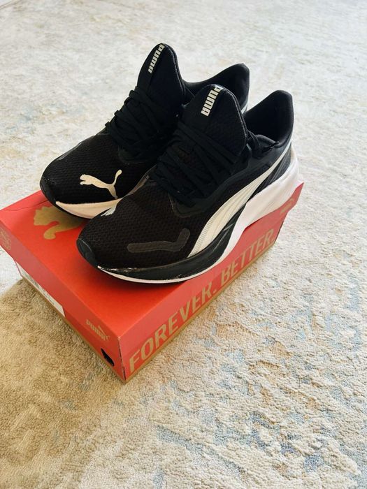 Кросівки Puma.