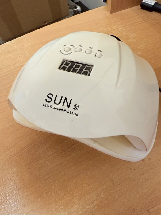 Лампа для гелю та гель лаку
