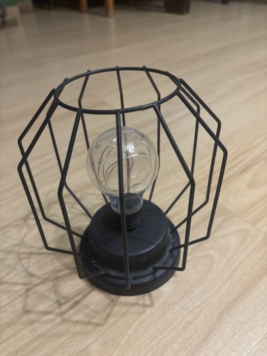 Lampka loftowa na baterie