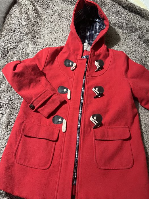 Casaco canadiana vermelho com capuz