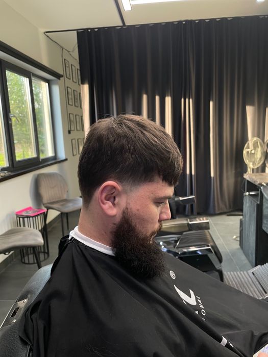 Модель на безкоштовну стрижку