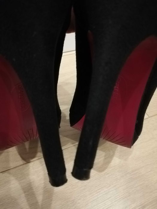 Czarne zamszowe półbuty na obcasie rozm. 38