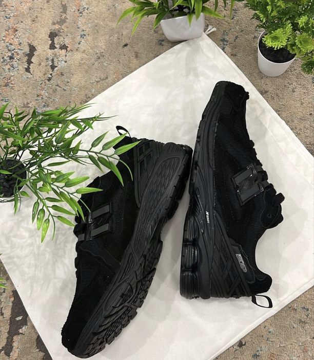 Агресивна модель від NEW BALANCE, модель 1906D.
