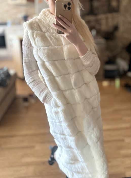 Шикарная белосснежная жилетка из шиншиллы ,натуральный мех