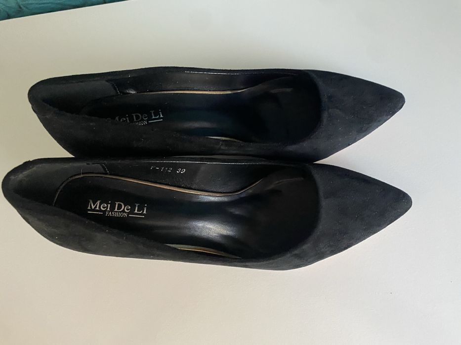 Жіночі чорні лодочки