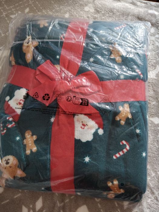 Пледи з різдвяним принтом.