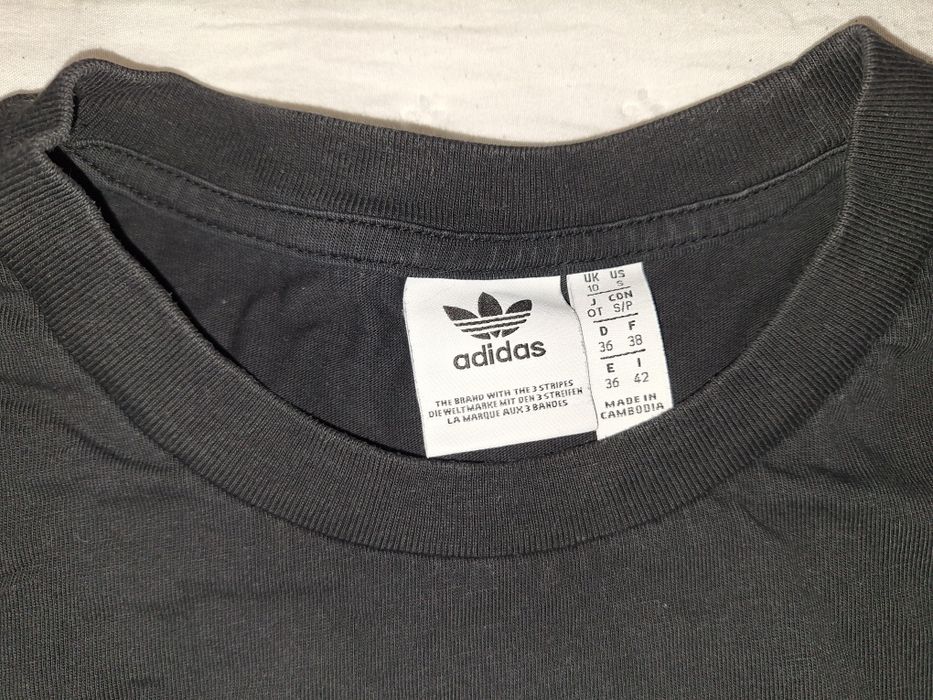 Adidas krótka czarna bluzka rS
