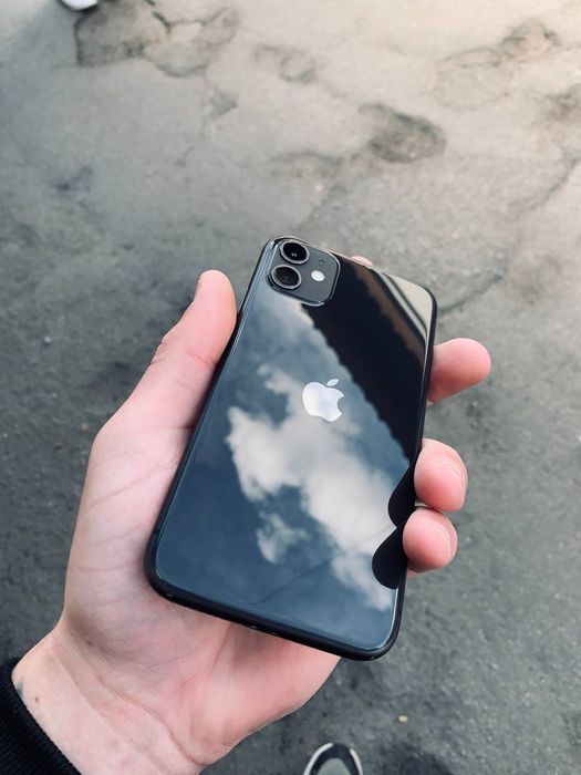 Продам iphone 11 АКБ 83 64г памяти