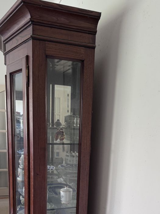 Cristaleira / Vitrine clássica em madeira maciça