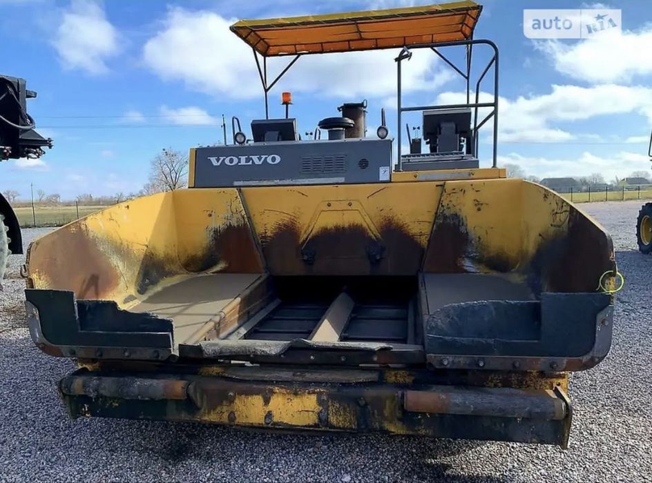 Асфальтоукладач Volvo PF 6110
