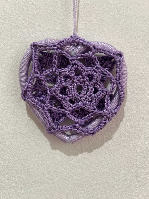 Mandala Lila em formato coração