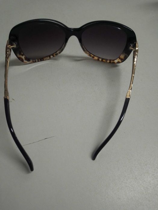 Óculos de.sol com dourado