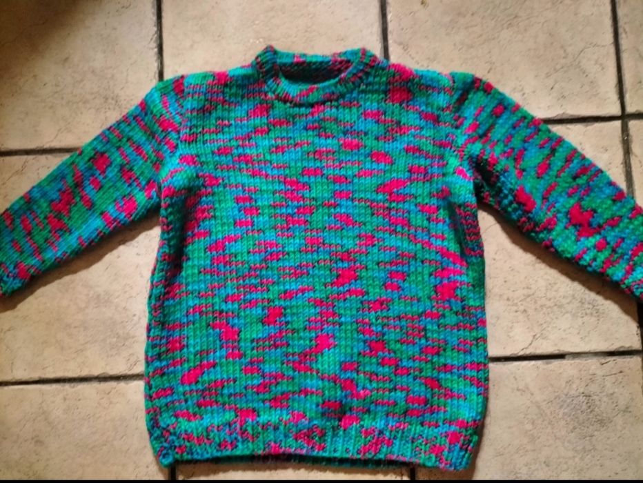 Blusa em malha grossa feita a mão