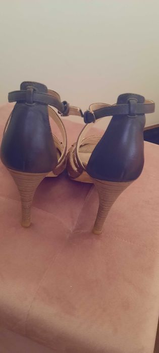Sandalias  em pele  tamanho  38 Dona Karan DKNY