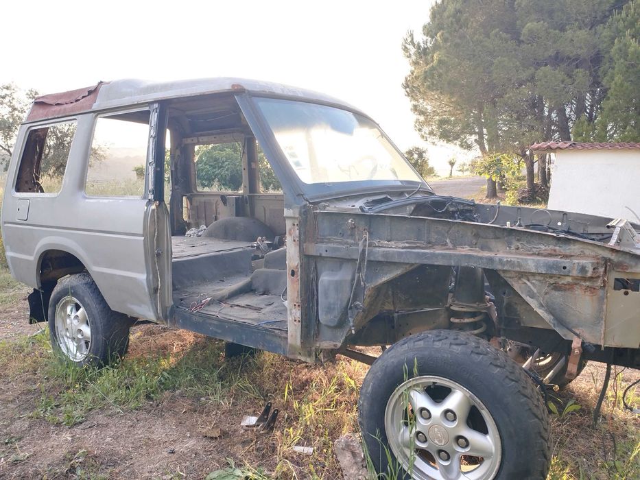 Discovery 300 - Chassis com carroceria nua com documentos
