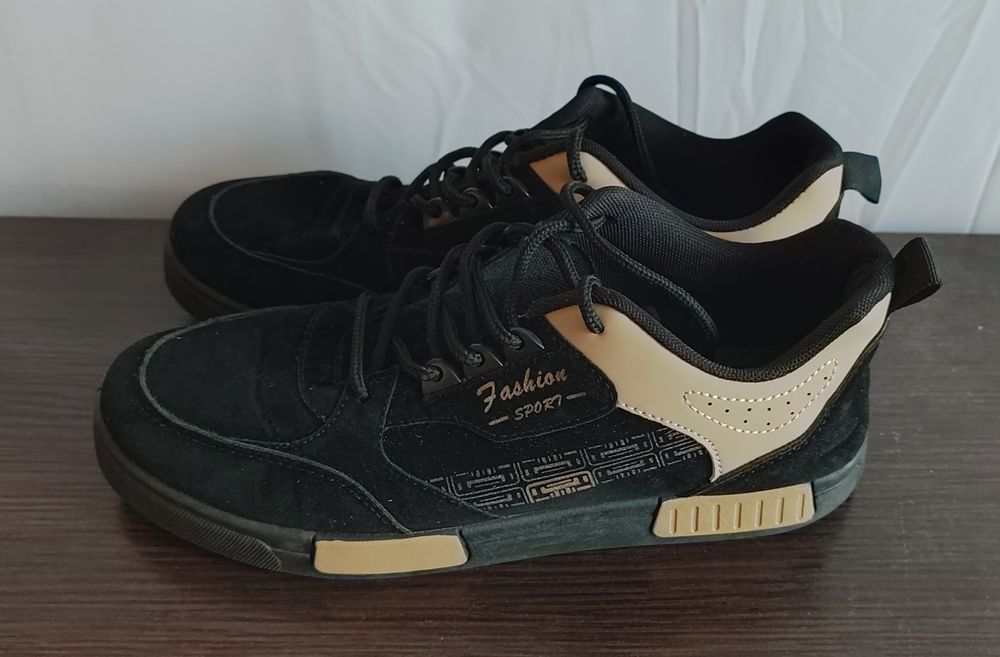 Кросівки в дуже хорошому стані